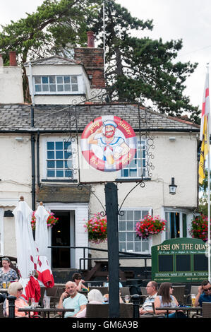 Pub segno per il Jolly Sailor in Maldon Essex. Foto Stock