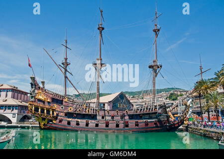 Nettuno è una replica di una nave pirata, ora una attrazione turistica di Genova, Italia Foto Stock