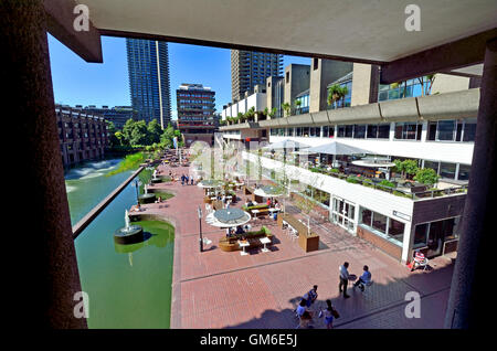 Londra Inghilterra, Regno Unito. Il Barbican Centre - performing arts e il centro congressi della città di Londra Foto Stock