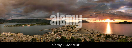 Panorama da Alesund punto di vista sulla Akslafjell Foto Stock