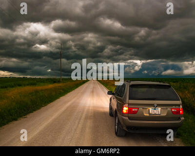 Tempesta violenta e Road - Iowa, Midwest Foto Stock