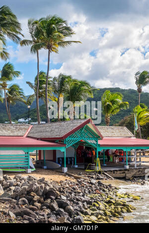 Edificio sulla spiaggia Guadalupa West Indies Foto Stock