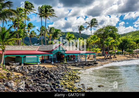 Edificio sulla spiaggia Guadalupa West Indies Foto Stock