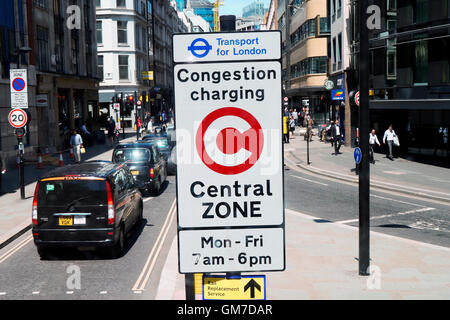 London , Regno Unito - Luglio 6, 2016: Congestion Charge Zone segno, introdotto 2003 per ridurre la congestione nel centro di Londra. Lo standard ch Foto Stock