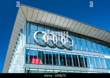 Esterno della Audi West London showroom di Brentford, West London, Regno Unito Foto Stock