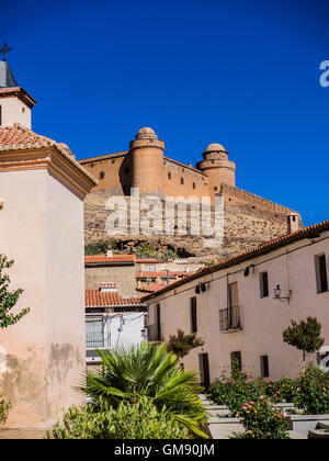 Castello La Calahorra, un imponente collina del castello, si trova a La Calahorra, nella provincia di Granada, Andalusia. Foto Stock