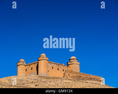 Castello La Calahorra, un imponente collina del castello, si trova a La Calahorra, nella provincia di Granada, Andalusia. Foto Stock