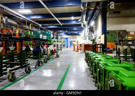 Prodotti in attesa di ulteriore lavorazione in uno stabilimento industriale Foto Stock