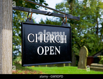 Sign: church open Foto Stock
