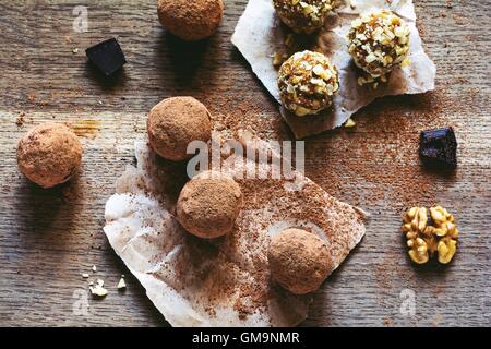 Cioccolato artigianale palle di tartufo Foto Stock