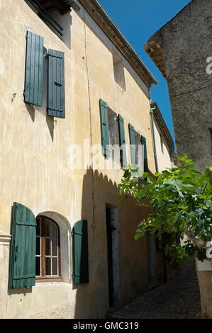 Una dimora nel villaggio di collina di Séguret, Vaucluse Provence, Francia. Foto Stock