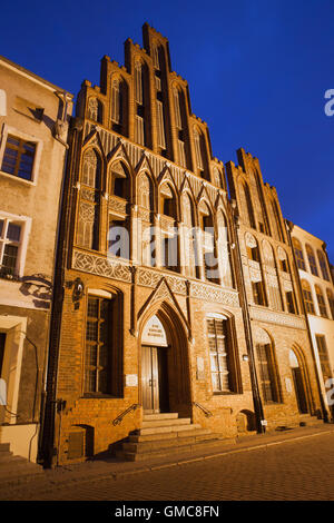 Polonia, Torun, astronomo Nicolaus Copernicus House Museum di notte, punto di riferimento della città Foto Stock