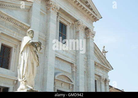 Cattedrale di Urbino close up, viaggi in Italia Foto Stock