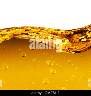 Sfondo dell'olio. Onda da liquido giallo con bolle di aria su sfondo bianco Foto Stock