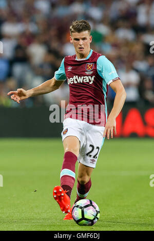 Londra, Regno Unito. 25 Ago, 2016. Sam Byram (West Ham) Calcio/Calcetto : Sam Byram del West Ham durante la UEFA Europa League Play-off seconda gamba match tra il West Ham United e Astra Giurgiu al London Stadium a Londra in Inghilterra . Credito: AFLO/Alamy Live News Foto Stock