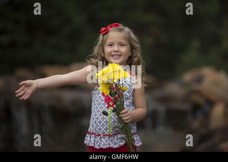 Edmond, Oklahoma, Stati Uniti d'America. 8 Ago, 2016. Maddox ed Emerson in posa per una foto durante una sessione fotografica in Edmond Oklahoma. © J Pat Carter/ZUMA filo/Alamy Live News Foto Stock