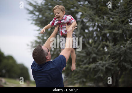 Edmond, Oklahoma, Stati Uniti d'America. 8 Ago, 2016. Maddox ed Emerson in posa per una foto durante una sessione fotografica in Edmond Oklahoma. © J Pat Carter/ZUMA filo/Alamy Live News Foto Stock