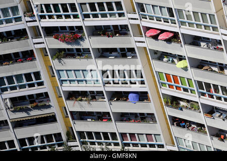 Berlino, Germania. 25 Ago, 2016. Un grattacielo su Platz der Vereinten Nationen " a Berlino, Germania, 25 agosto 2016. Foto: Wolfgang Kumm/dpa/Alamy Live News Foto Stock