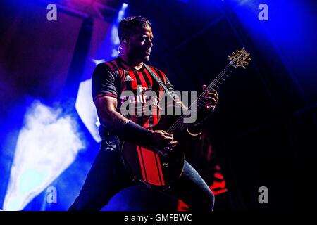 Milano, Italia. 26 Ago, 2016. Somma 41 esegue live al carroponte di Milano, Italia, il 26 agosto 2016 Credit: Mairo Cinquetti/Alamy Live News Foto Stock