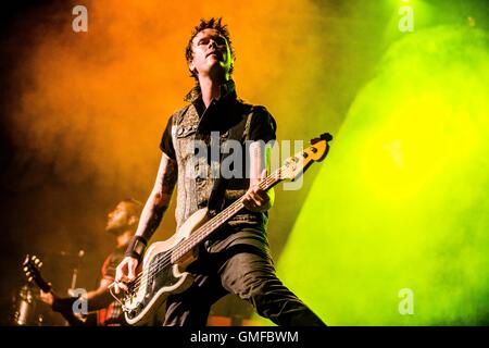 Milano, Italia. 26 Ago, 2016. Somma 41 esegue live al carroponte di Milano, Italia, il 26 agosto 2016 Credit: Mairo Cinquetti/Alamy Live News Foto Stock