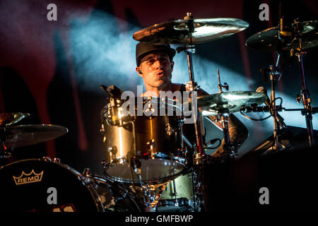 Milano, Italia. 26 Ago, 2016. Somma 41 esegue live al carroponte di Milano, Italia, il 26 agosto 2016 Credit: Mairo Cinquetti/Alamy Live News Foto Stock