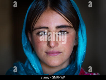 Afghan fteenage ragazza con gli occhi di Nizza, Badakshan provincia, Khandood, Afghanistan Foto Stock