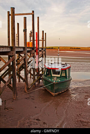 Ormeggiate nel fiume interrati Foto Stock