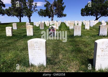 Militari di lapidi, Custer National Cemetery, Little Bighorn Battlefield National Monument, Montana Foto Stock