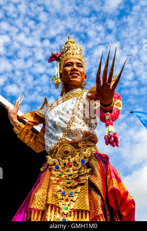 Danze tailandesi al Brighton festival Tailandese, Preston Park, Brighton, Sussex, Regno Unito Foto Stock