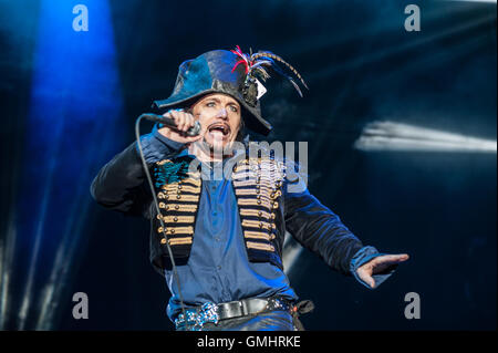 Adam Ant svolge Rewind Festival del Nord, Capesthorne Hall, Cheshire, 6 Agosto 2016 Foto Stock