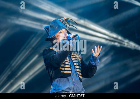 Adam Ant svolge Rewind Festival del Nord, Capesthorne Hall, Cheshire, 6 Agosto 2016 Foto Stock