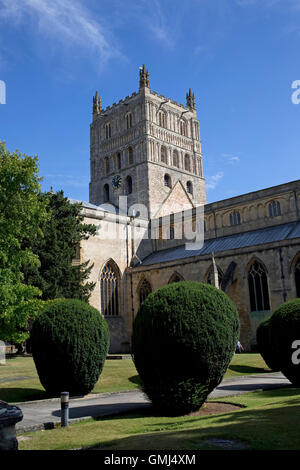 Torre Normanna Tewkesbury Abbey o chiesa abbaziale di Santa Maria Vergine GLOUCESTERSHIRE REGNO UNITO Foto Stock