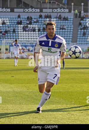 Kiev, Ucraina - 23 Aprile 2011: Andriy Shevchenko di Dynamo Kyiv controlla una sfera durante l'Ucraina partita di campionato contro Arsena Foto Stock