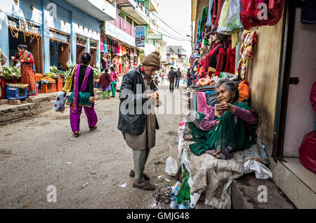 Fetta di vita in strada di Hetauda, Nepal Foto Stock