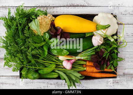 Insieme di diversi ortaggi freschi. Una corretta alimentazione. Menu dietetici. Vista superiore Foto Stock