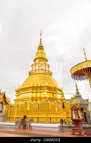 Wat Phra That Hariphunchai tempio in Lamphun,della Thailandia. Foto Stock