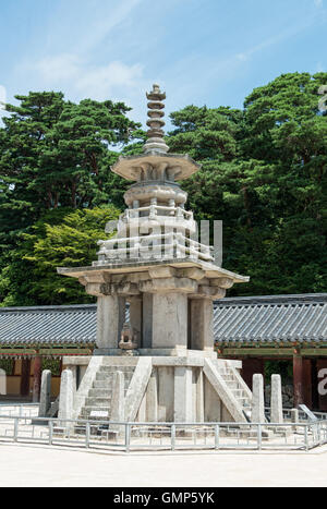 Gyeongju, Corea del Sud - Agosto 18, 2016: La pietra pagoda Dabotap in Bulguksa Tempio, la Corea del Sud. Foto Stock