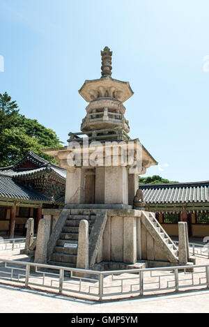 Gyeongju, Corea del Sud - Agosto 18, 2016: La pietra pagoda Dabotap in Bulguksa Tempio, la Corea del Sud. Foto Stock