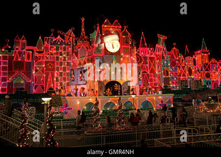 Anaheim, California. Novembre 16th, 2011. Le luci esterne e di decorazioni è un piccolo mondo vacanza. Foto Stock