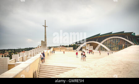 San Giovanni Rotondo, Italia Padre Pio chiesa croce Foto Stock