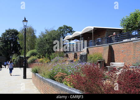 Cafe Sunshine, Diamond Jubilee Gardens, Embankment, Twickenham, Greater London, England, Gran Bretagna, Regno Unito Regno Unito Europa Foto Stock