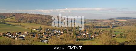 Downland villaggio su un luminoso inverno mattina Foto Stock