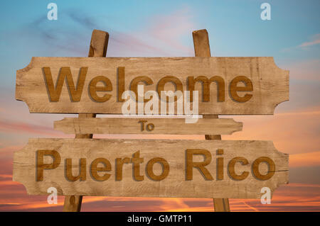 Benvenuti al Puerto Rico segno su uno sfondo di legno Foto Stock