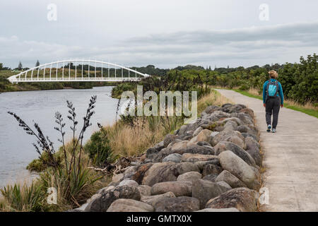 Te Rewa Rewa ponte che attraversa il fiume Waiwhakaiho a New Plymouth Taranaki Isola del nord della Nuova Zelanda Foto Stock