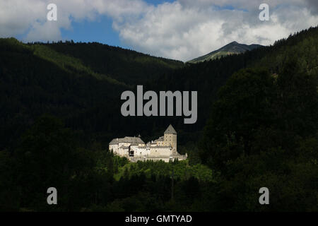 Moosham Castle è un castello medievale vicino Unternberg nella regione del Lungau di Salisburgo, Austria. Foto Stock