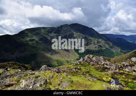 Summit cairn su Haystacks al pilastro Foto Stock