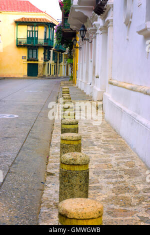 Vista di una strada del centro storico di Cartagena, Colombia Foto Stock