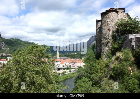 Vista sulla città di Tarascon sur Ariège, Languedoc, Francia Foto Stock