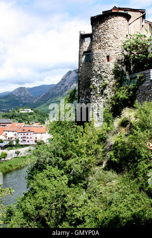 Vista sulla città di Tarascon sur Ariège, Languedoc, Francia Foto Stock