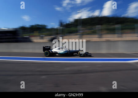 Spa-Francorchamps, Belgio. 26 Ago, 2016. Gran Premio di Belgio di F1, giornata di qualificazione. Mercedes AMG Petronas W07 Hybrid &#x2013; Nico Rosberg sul suo modo di pole position Credito: Azione Sport Plus/Alamy Live News Foto Stock